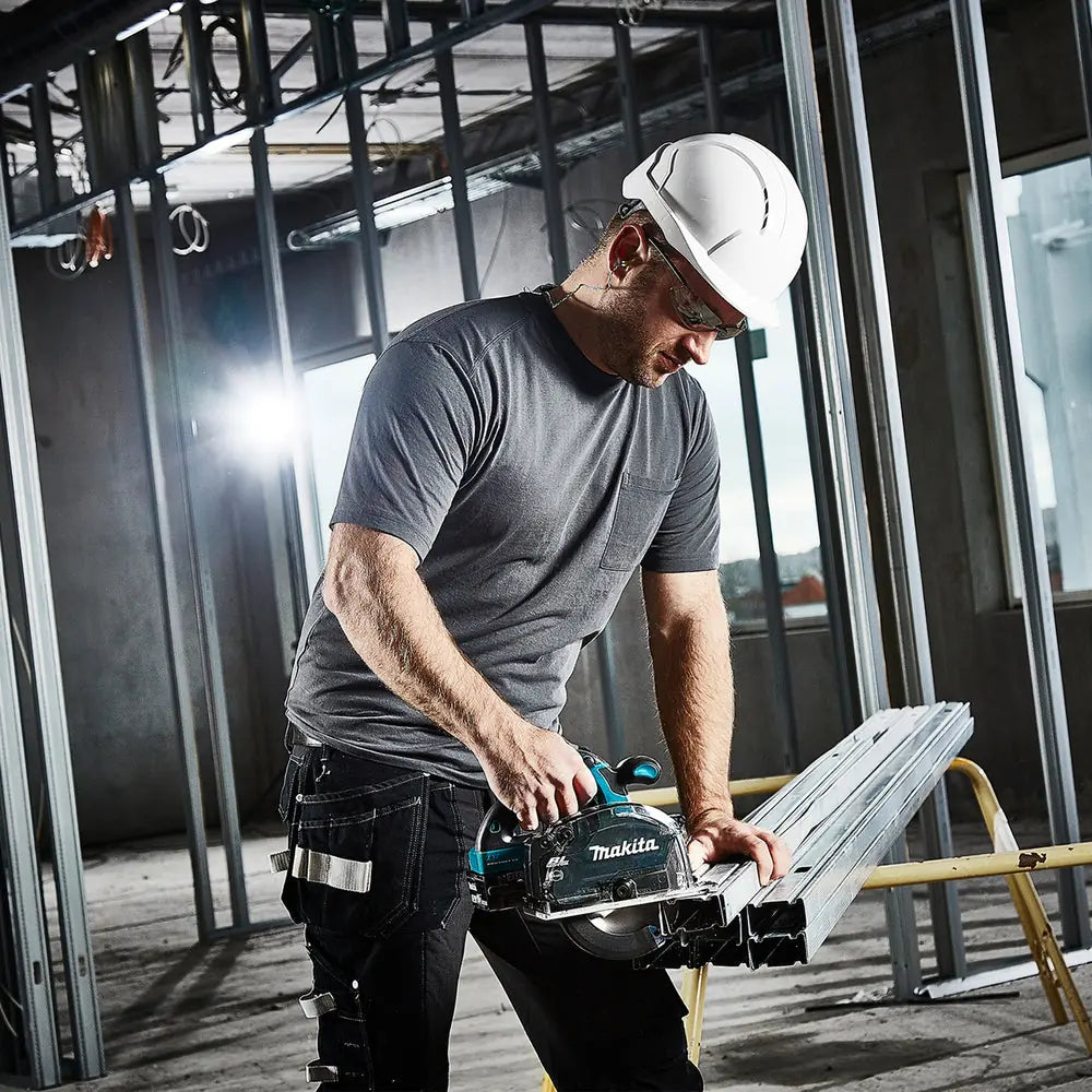 
          Akku-Metall-Kreissäge LXT ®
          DCS553RTJ
        