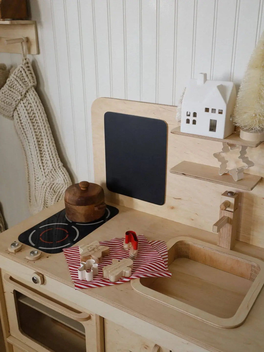 woody kitchen for baby