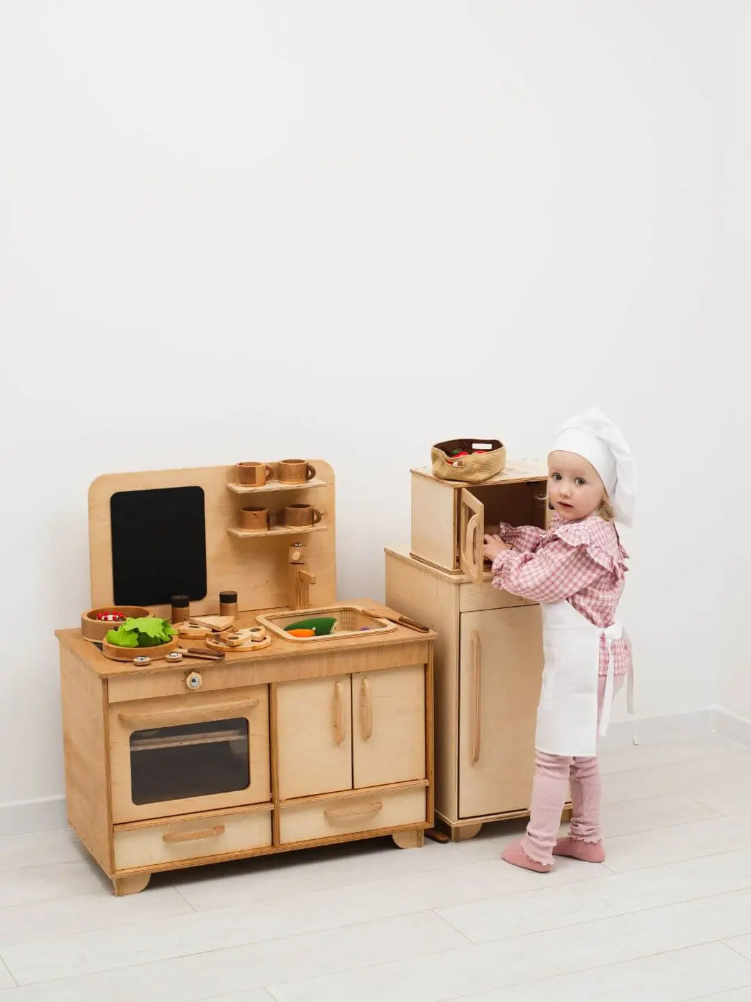 wooden play refrigerator