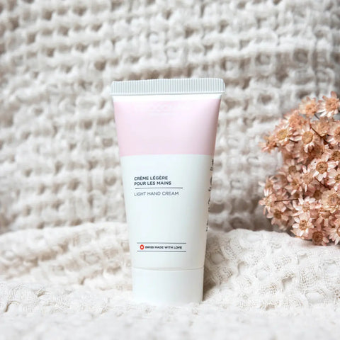 Cocooning Biocosmetics - Crème à main légère deluxe 🌸 Nourrir & Illuminer