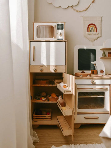 children play fridge 