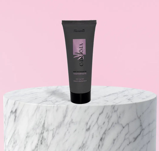 C-DERMA av Celine - Blekingstannkrem - Lys opp smilet ditt! ✨