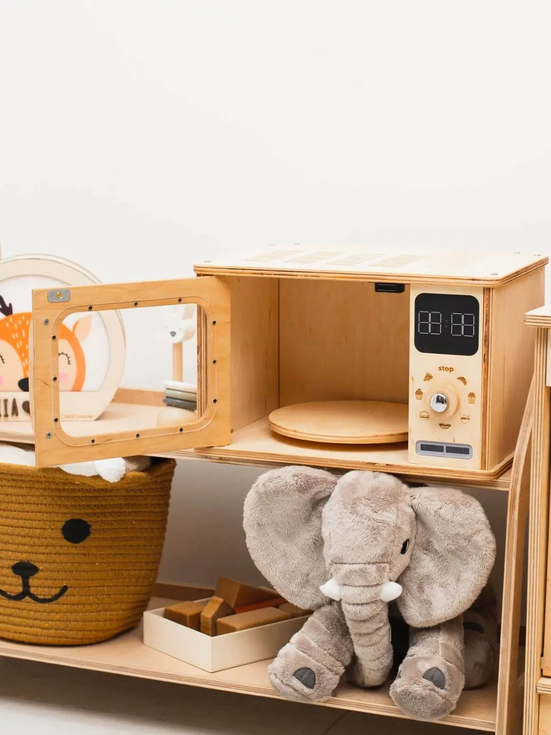 toddlers play microwave 