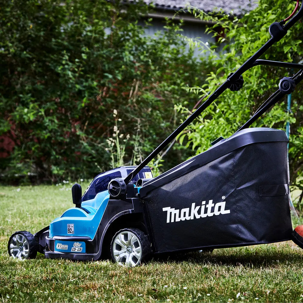 
          Akku-Rasenmäher LXT ®
          DLM432PT2
        