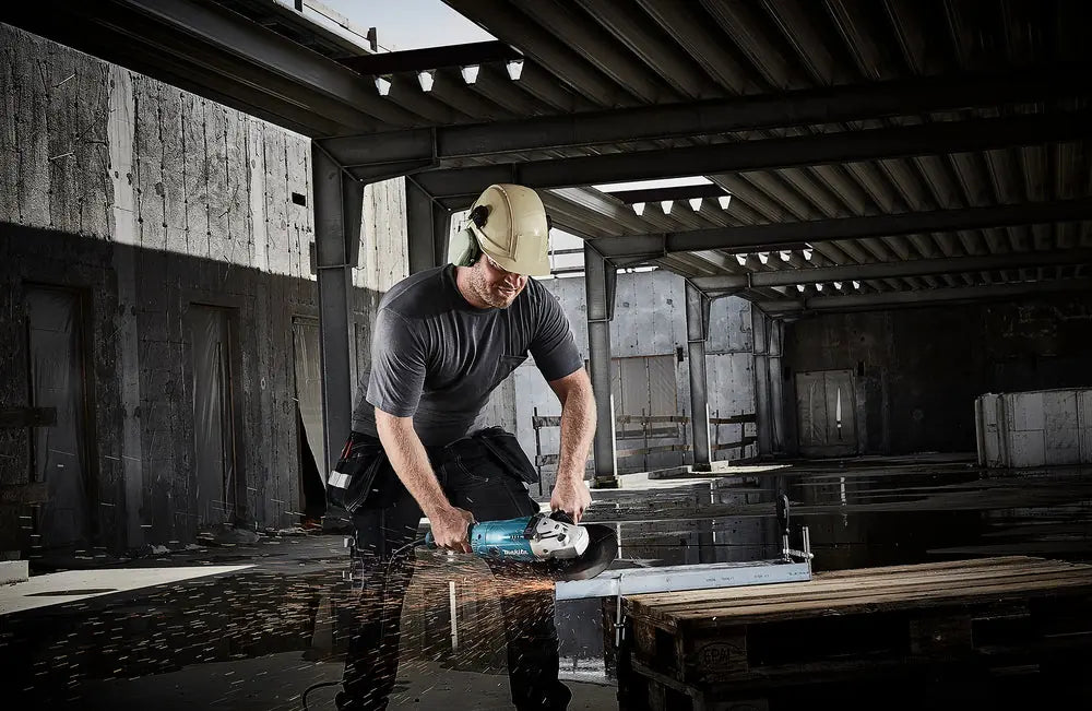 
          SET Elektrischer Winkelschleifer
          GA9020RFK3
        