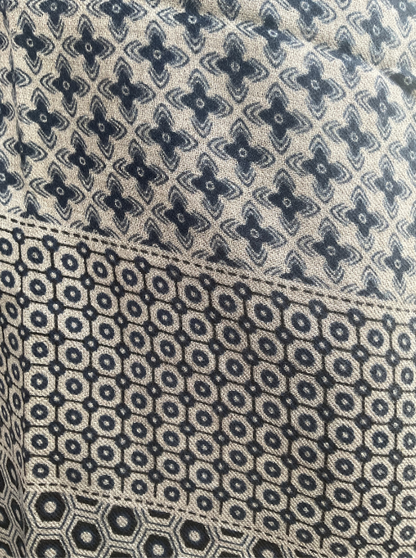 AISHITERU - Heritage Hexagon Printed Cashmere Scarf - Timeless Luxury & Modern Geo ✨🧣