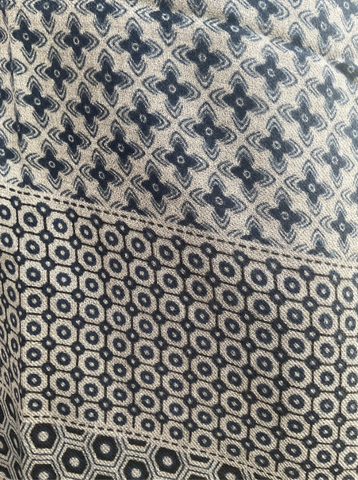 AISHITERU - Heritage Hexagon Printed Cashmere Scarf - Timeless Luxury & Modern Geo ✨🧣
