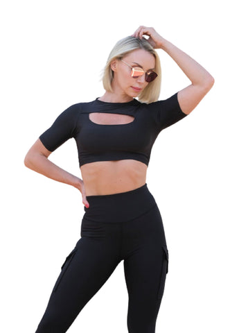 Mote Merke - Svart Cropped Topp - Eleganse Nydefinert ✨🖤