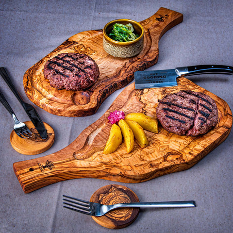 Olivenholz Steakbrett mit Saftrille 2er Set 45cm „The Smokey BBQ“