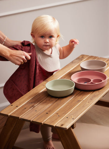 FILIBABBA - Ärmlös Bib Fall Flowers - Rörig Frukost 🌸🧒