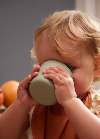 FILIBABBA - Zestaw silikonowych kubków 2-szt. - Idealne dla małych rączek 🌟🍼