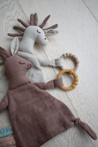 FILIBABBA - Häst Henry Snuggle Tyg - Komfort & Lättnad för Baby 🌿💞