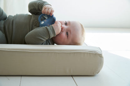 FILIBABBA - Otto blæksprutten bidering - Naturlig komfort til babyer 🐙✨