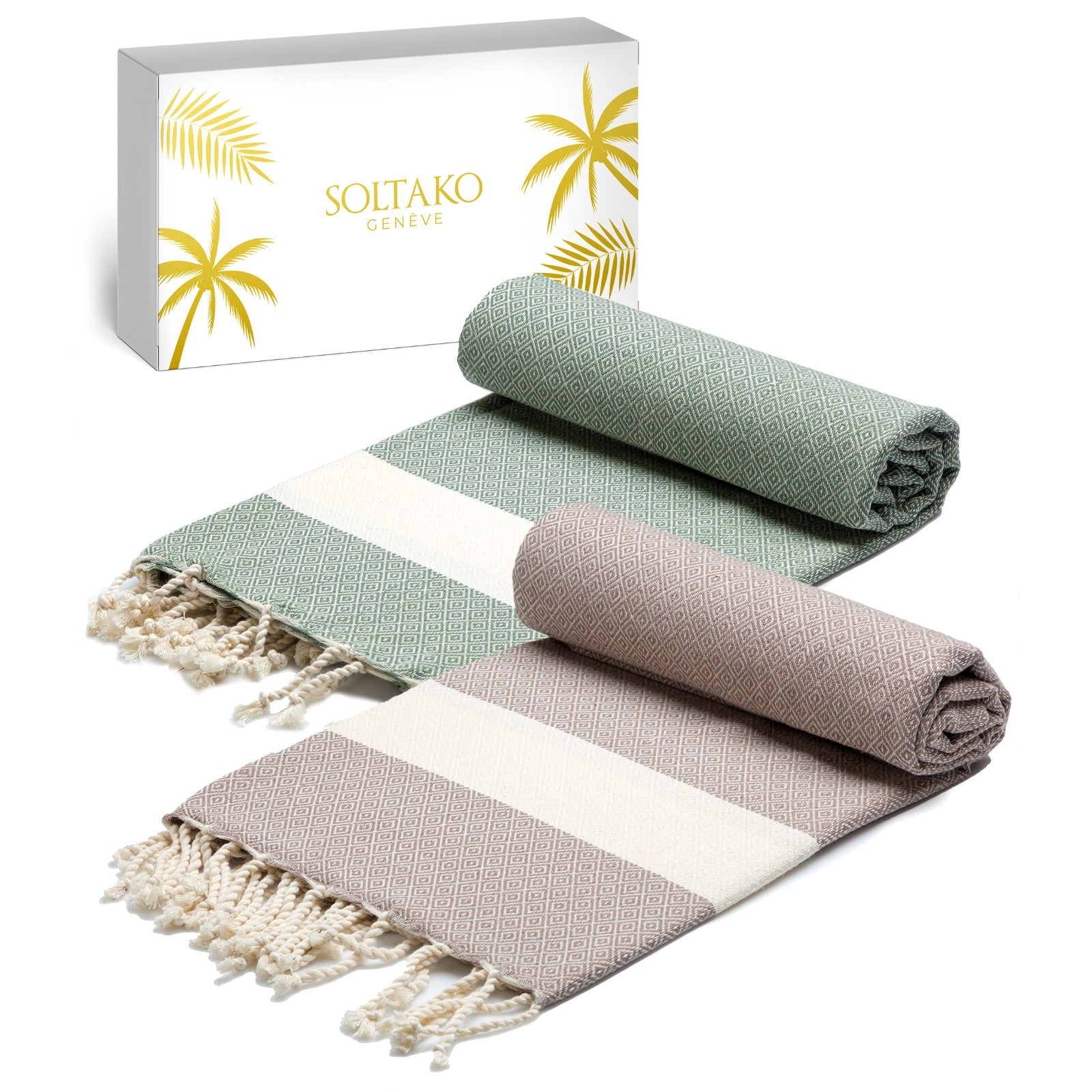 Set aus khaki Strandtuch und hellbraunem Fouta mit einer weißen und goldenen Geschenkbox