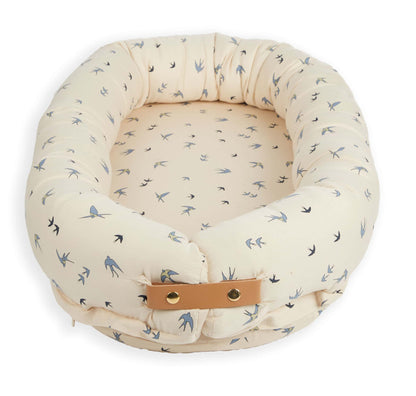 FILIBABBA - Babynest Dansende Svale - Hyggelig Komfort 🌿✨