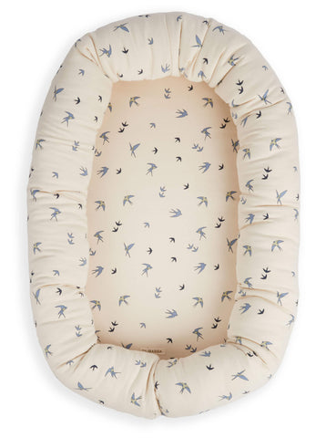 FILIBABBA - Babynest Dansende Svale - Hyggelig Komfort 🌿✨