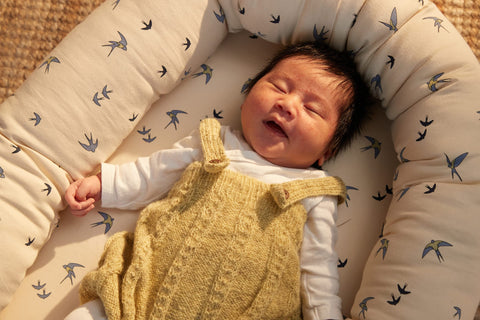 FILIBABBA - Babynest Dansende Svale - Hyggelig Komfort 🌿✨