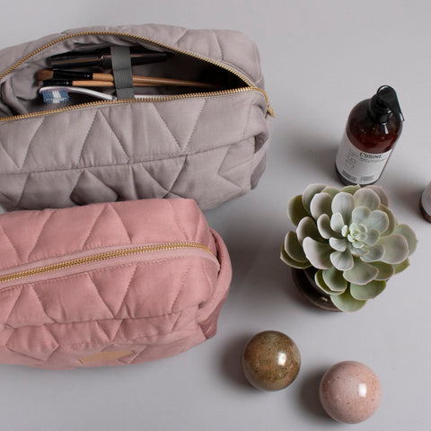 FILIBABBA - Liten Vadderad Necessär - Mjuk Elegans 🌸✨