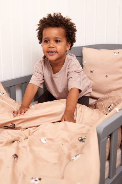 FILIBABBA - Junior Sängkläder GOTS - Mysig Magisk Gård 🌟🚜