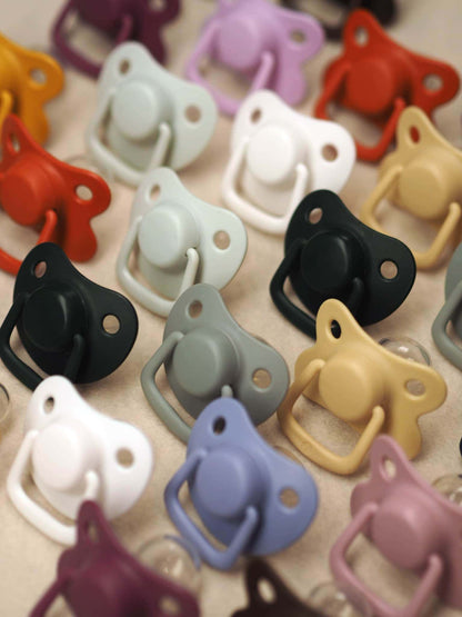 FILIBABBA - Sutter 2-pak Sort +6 måneder - Blød Silikone Komfort 🌟🍼