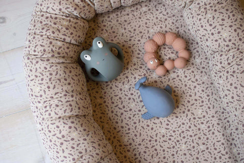 FILIBABBA - Frey de Kikker Bijtring - Speelse Noordse Ontwerp 🐸✨