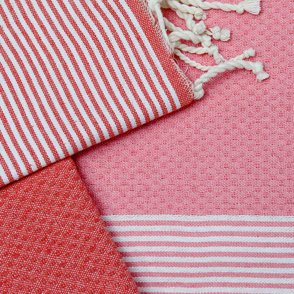 Set aus rosa Fouta und lachsrotes Strandtuch