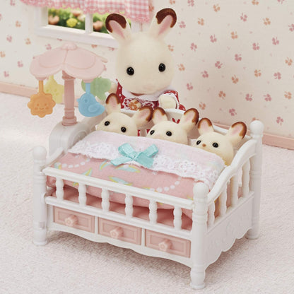 Epoch - Sylvanian Families Krybbe med Mobil - Hygge Drømmenes Land Venter! 🌙🛌✨