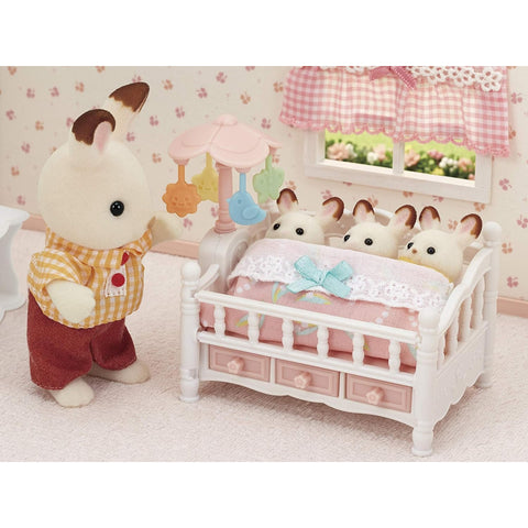 Epoch - Sylvanian Families Krybbe med Mobil - Hygge Drømmenes Land Venter! 🌙🛌✨